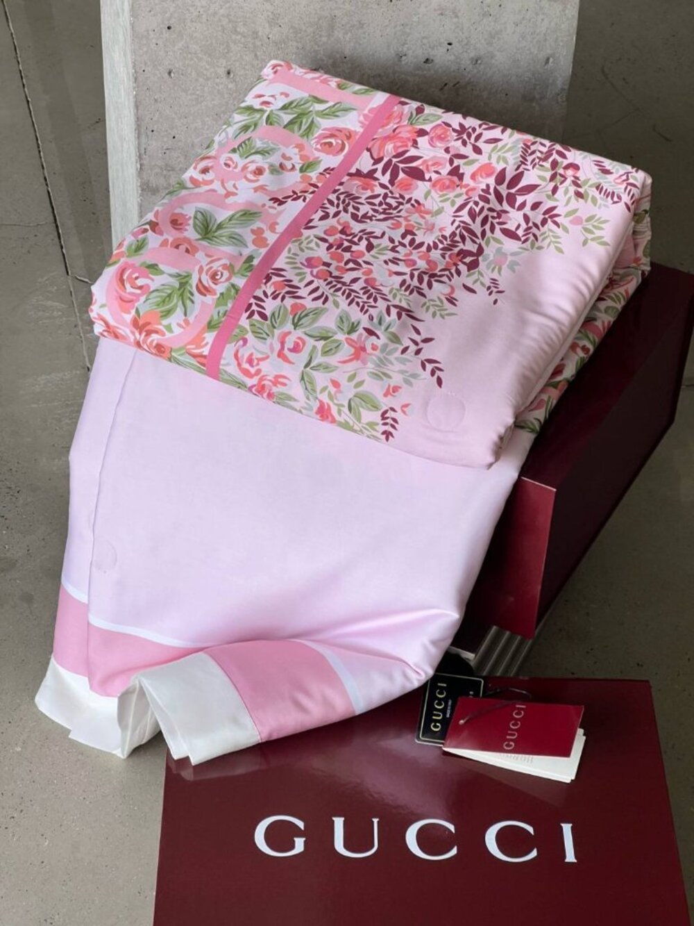Gucci Luxury Silk/Tencel Summer Quilt Blanket – Pink Floral (200x220)